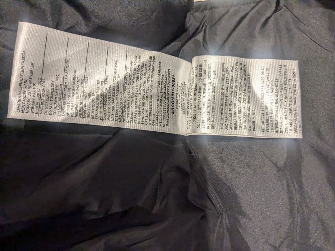 Moschino ブラック ダウンベスト