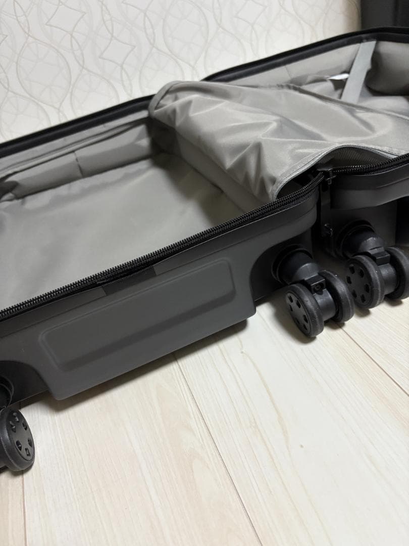 無印良品 バーを自由に調節できる ハードキャリーケース（36L）