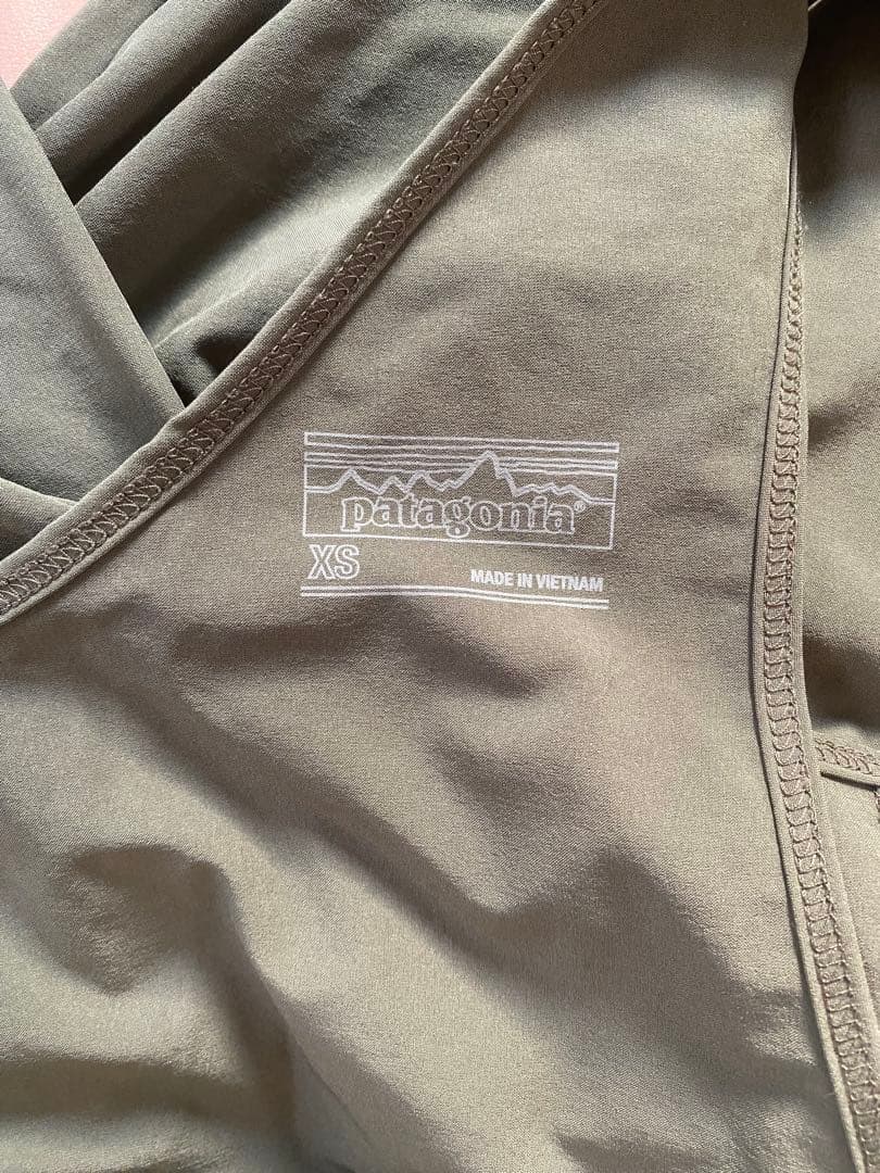 Patagonia オリーブグリーン サロペット　ジャンプスーツ