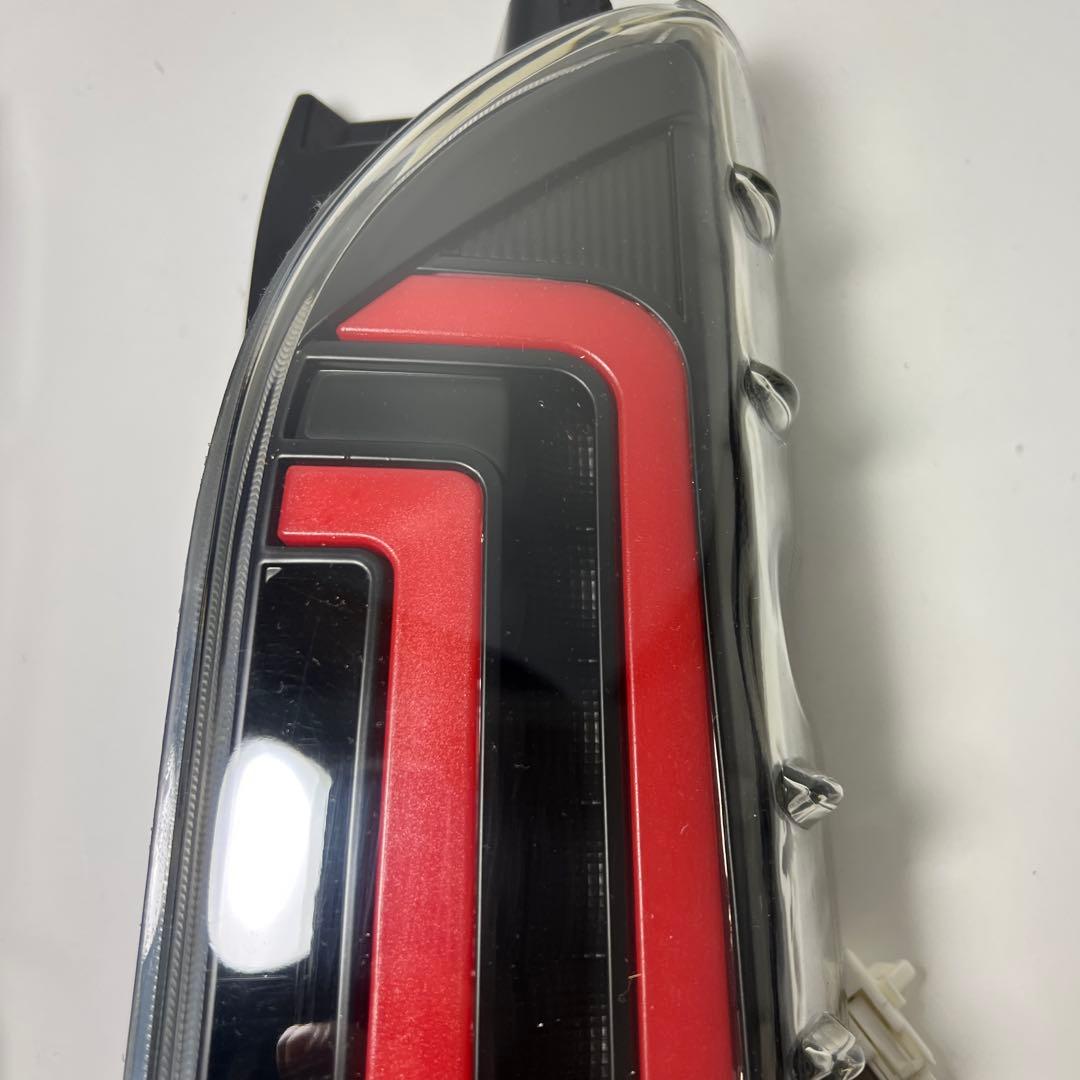 【美品】200系 ハイエース ダブルファイバー LEDテールランプ 左右セット