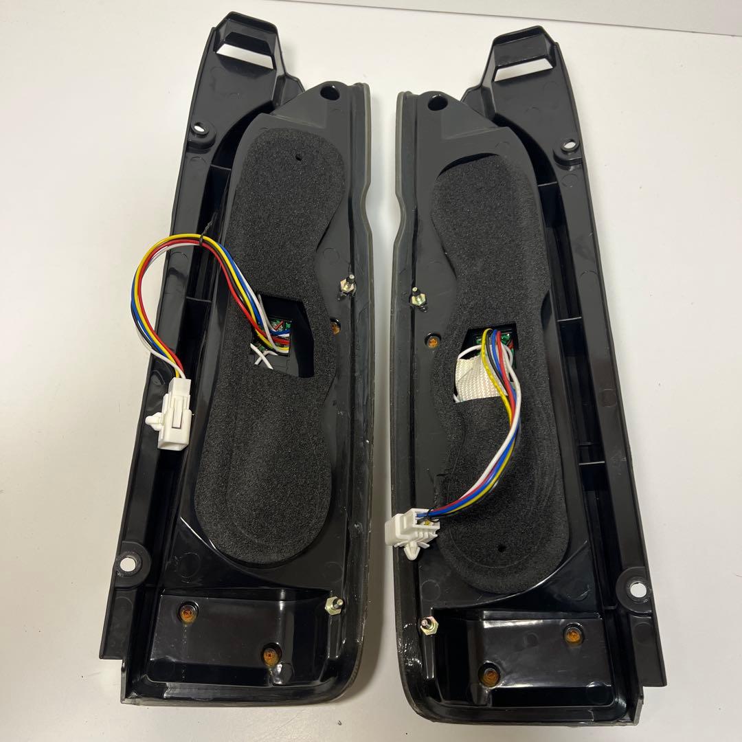 【美品】200系 ハイエース ダブルファイバー LEDテールランプ 左右セット