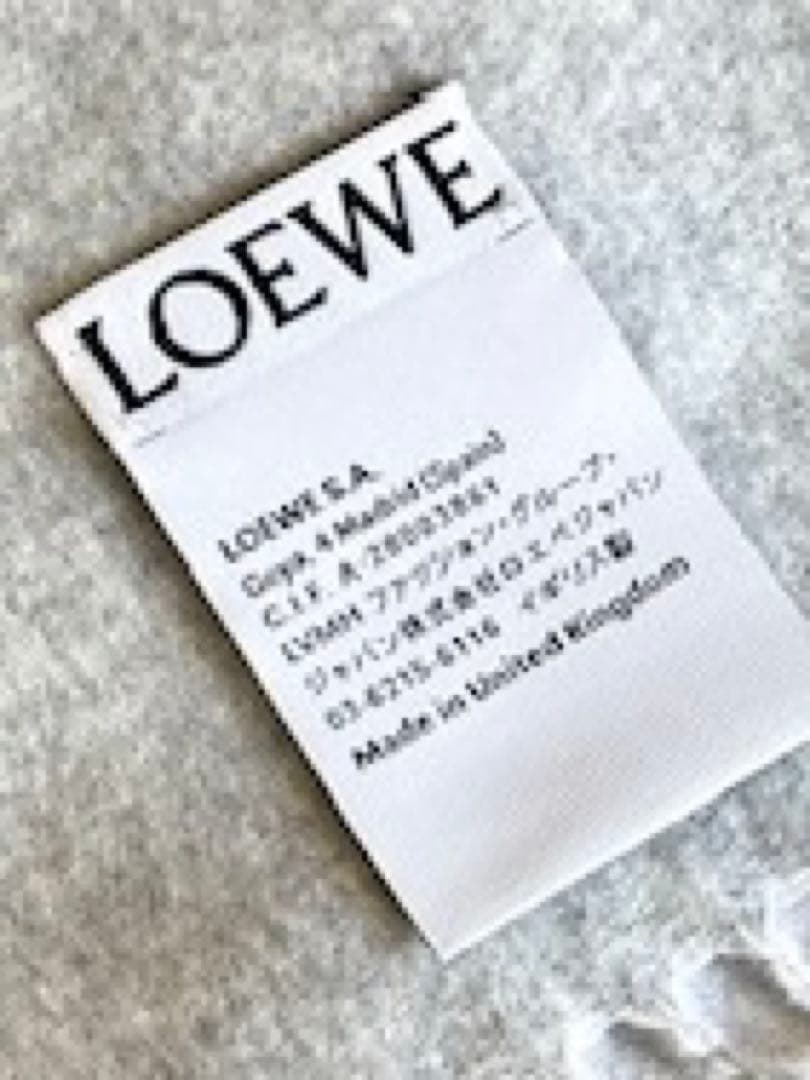 LOEWE ホワイト フリンジマフラーショッパー付き プレゼントに