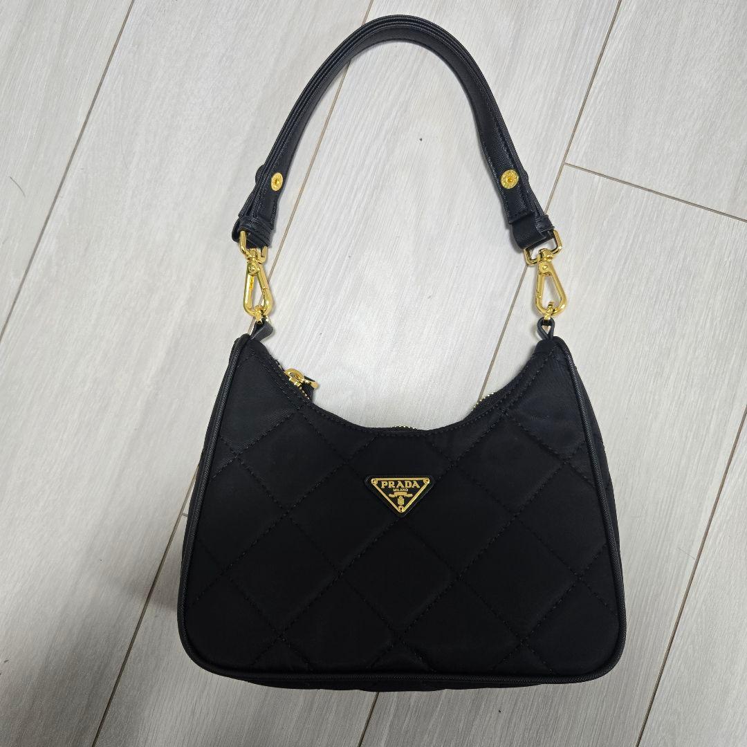 PRADA ブラック ショルダーバッグ　ノベルティ　キルティング