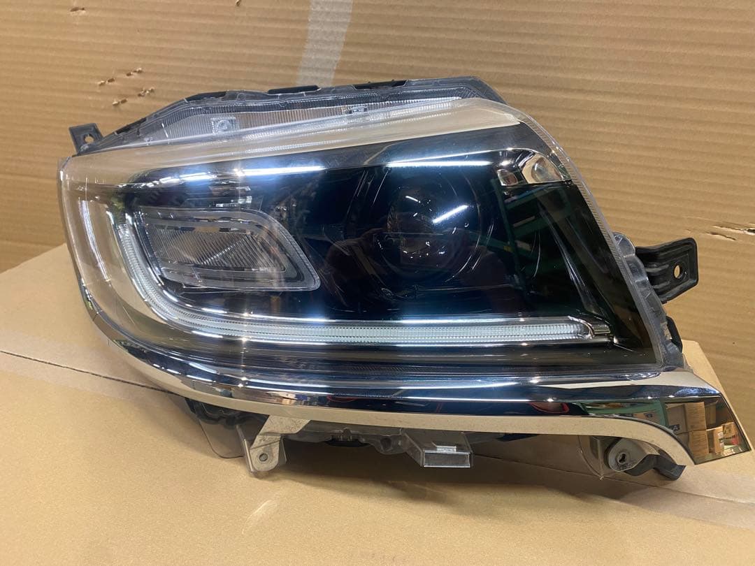 ★美品★スペーシアカスタム　MK53S LEDヘッドランプユニット RH