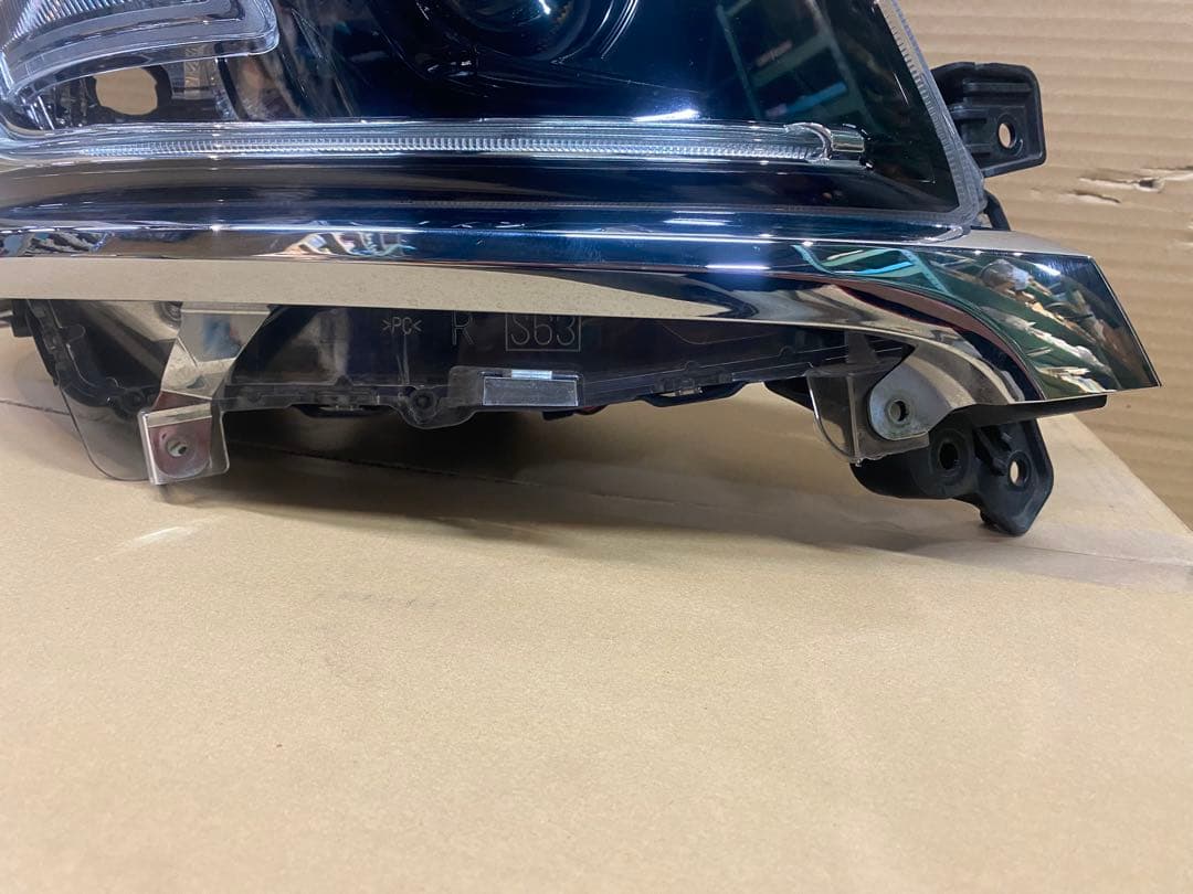 ★美品★スペーシアカスタム　MK53S LEDヘッドランプユニット RH