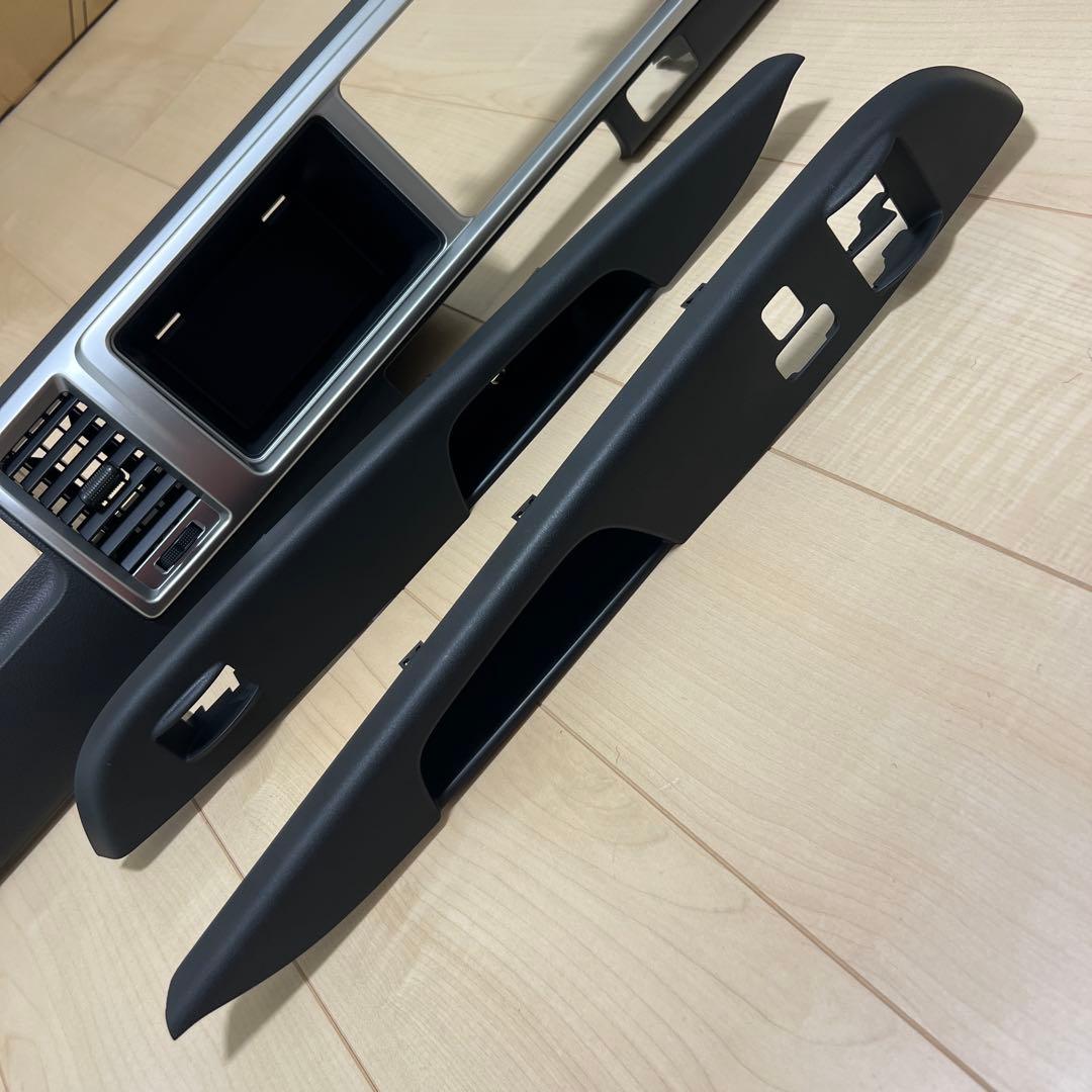 ハイエース200系　ワイド　７型　センターパネル　オーディオーパネル　新車外し