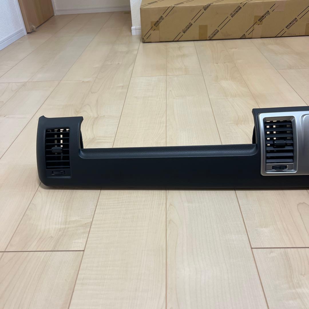 ハイエース200系　ワイド　７型　センターパネル　オーディオーパネル　新車外し