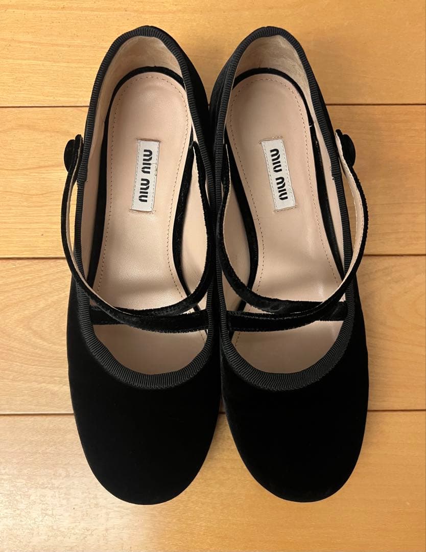 miu miu 黒 フラットシューズ ベルベット