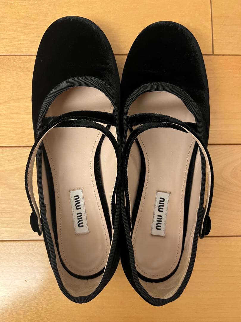 miu miu 黒 フラットシューズ ベルベット