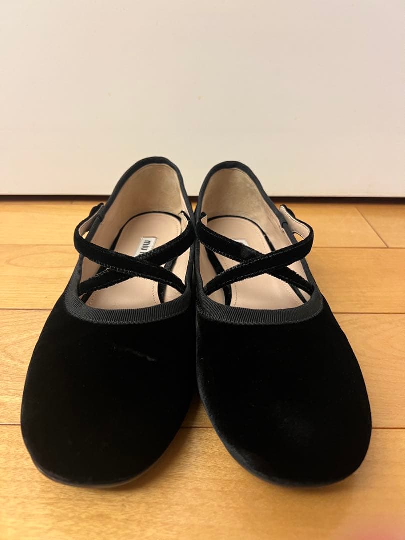 miu miu 黒 フラットシューズ ベルベット
