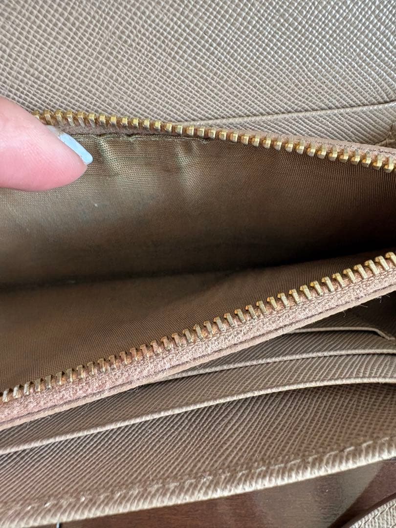 m*.様 最終価格 プラダ ショルダー長財布ウォレット ベージュサフィアーノ
