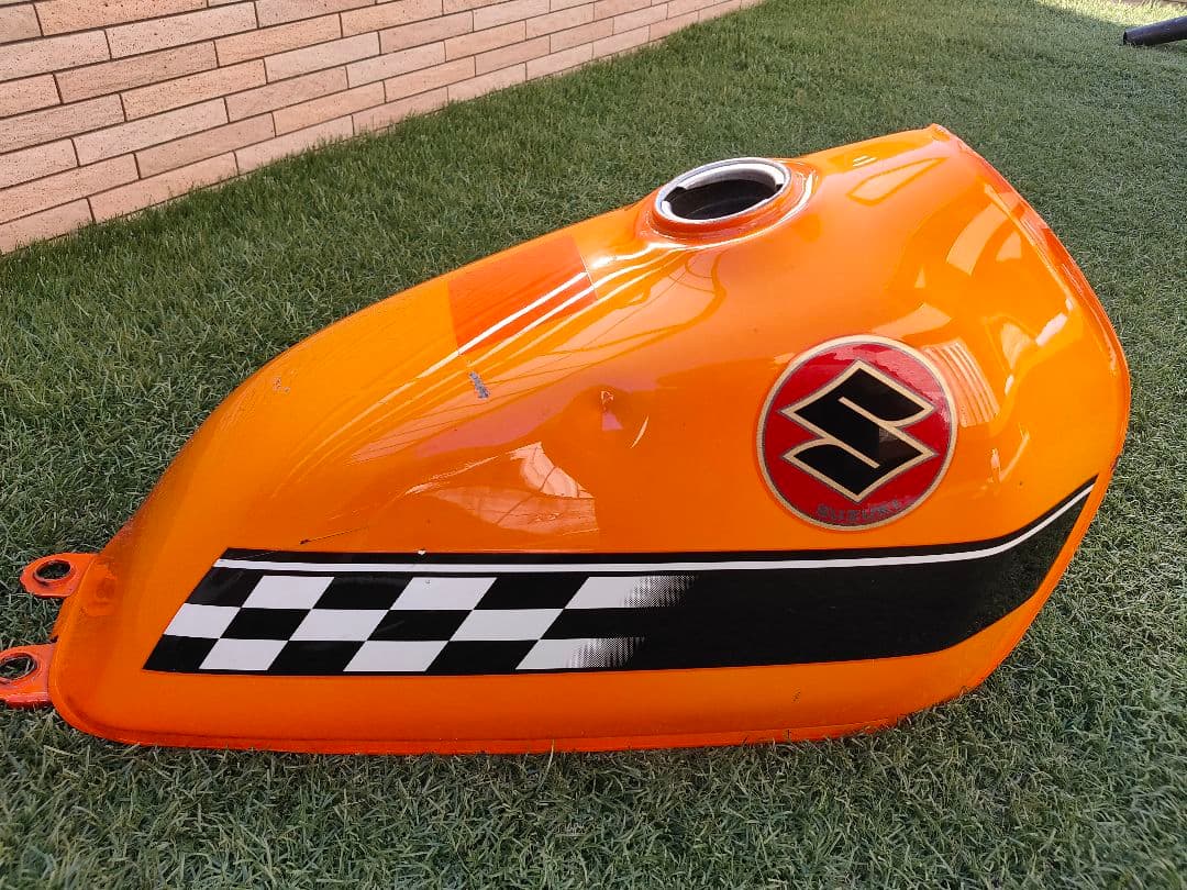 スズキ グラストラッカー ビックボーイ 純正 チェッカーフラッグ タンク