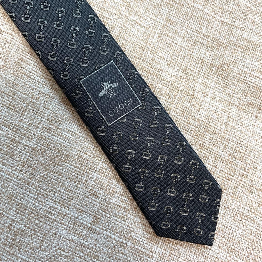 GUCCI チャコールグレー ホースビット 総柄 高級シルクネクタイ