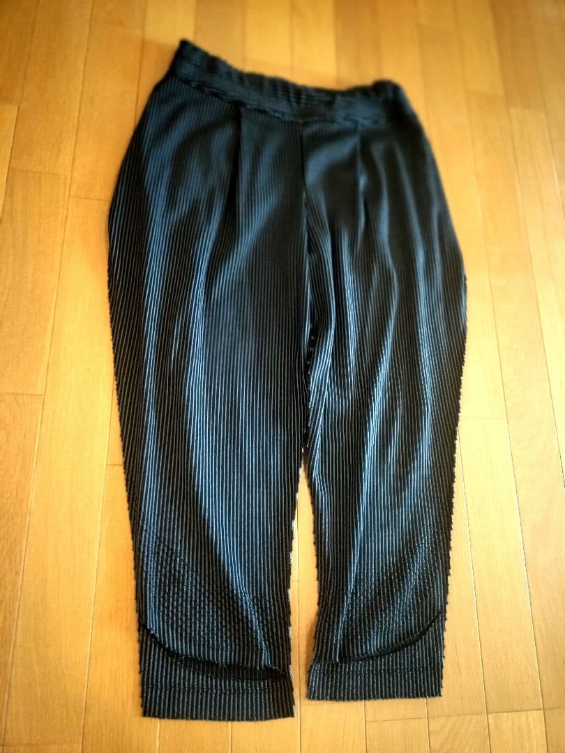 【日本製】ISSEYMIYAKE／プリーツサルエルパンツ／イッセイミヤケ