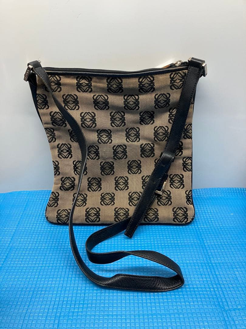 C0201)LOEWE(ロエベ)ショルダーバッグ