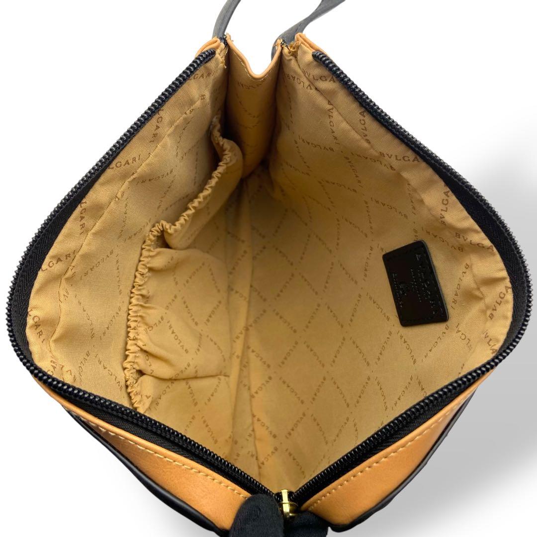 美品 ブルガリ クラッチバッグ セカンドバッグ レザー 黒 ブラック 金具ロゴ