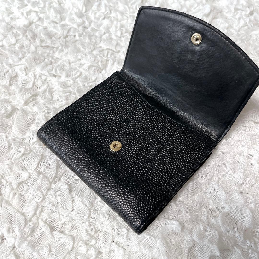 CHANEL ブラック 二つ折り財布　キャビアスキン　コンパクト　レザー　黒