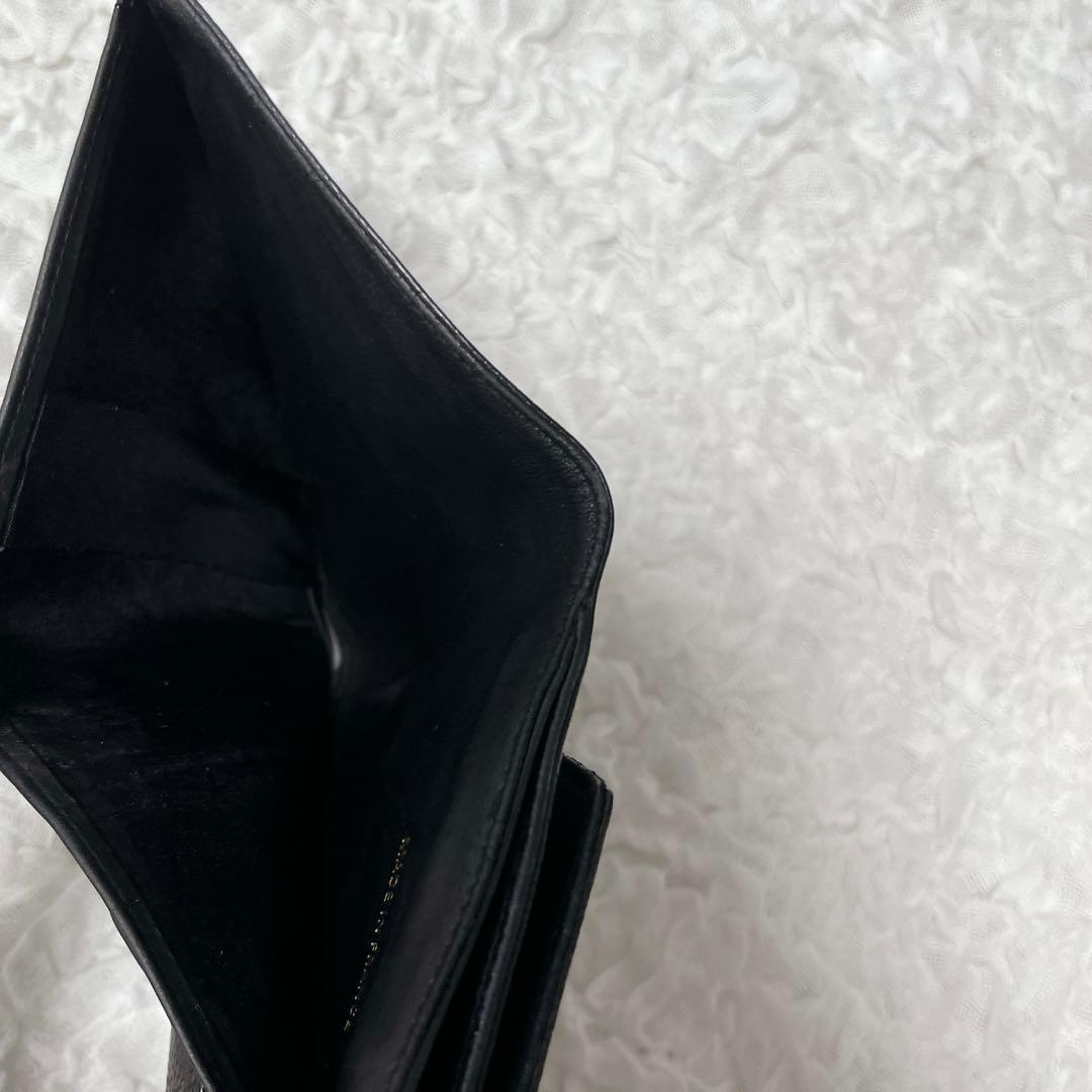 CHANEL ブラック 二つ折り財布　キャビアスキン　コンパクト　レザー　黒