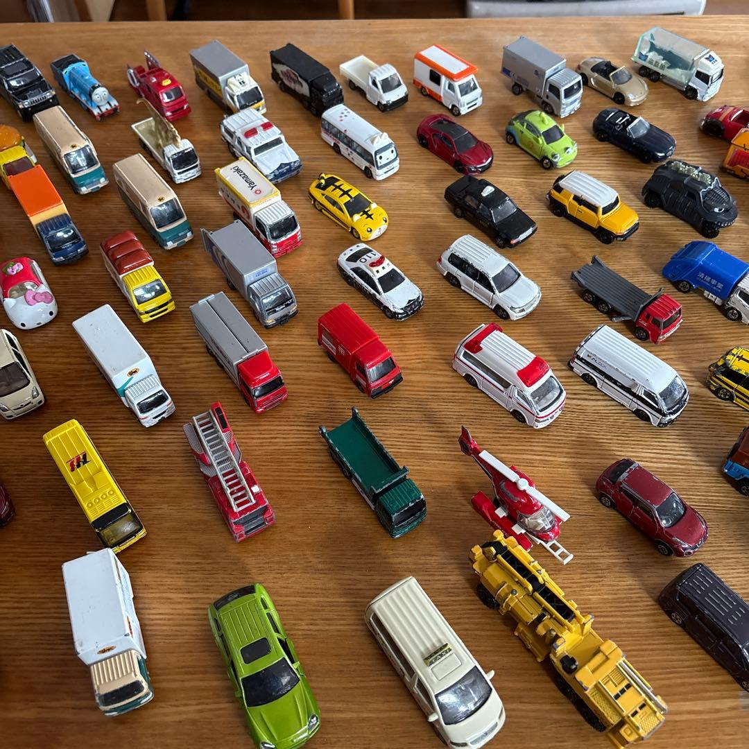 トミカ とミニカー多数と収納ケース70台
