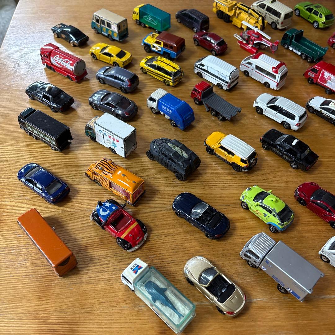 トミカ とミニカー多数と収納ケース70台