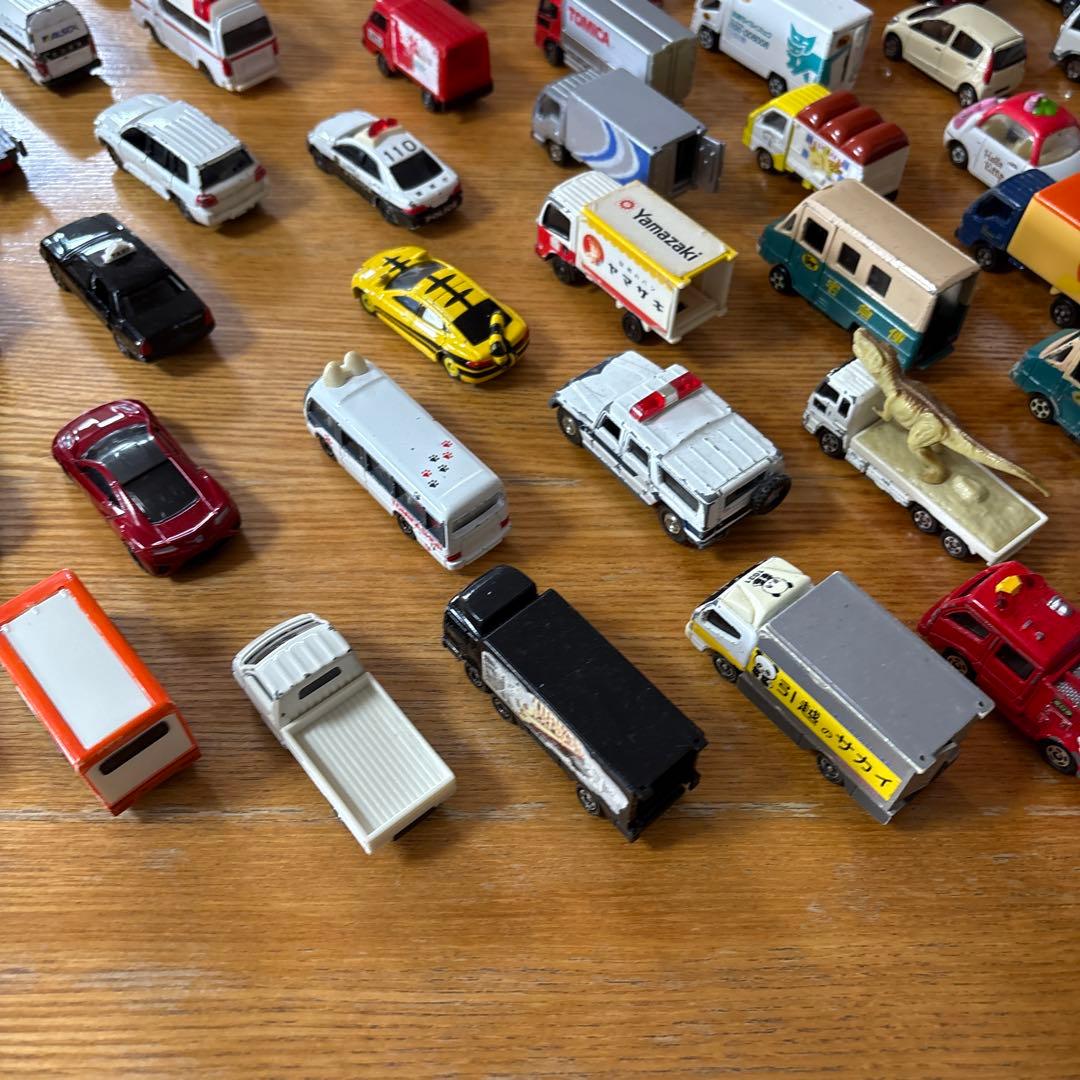 トミカ とミニカー多数と収納ケース70台