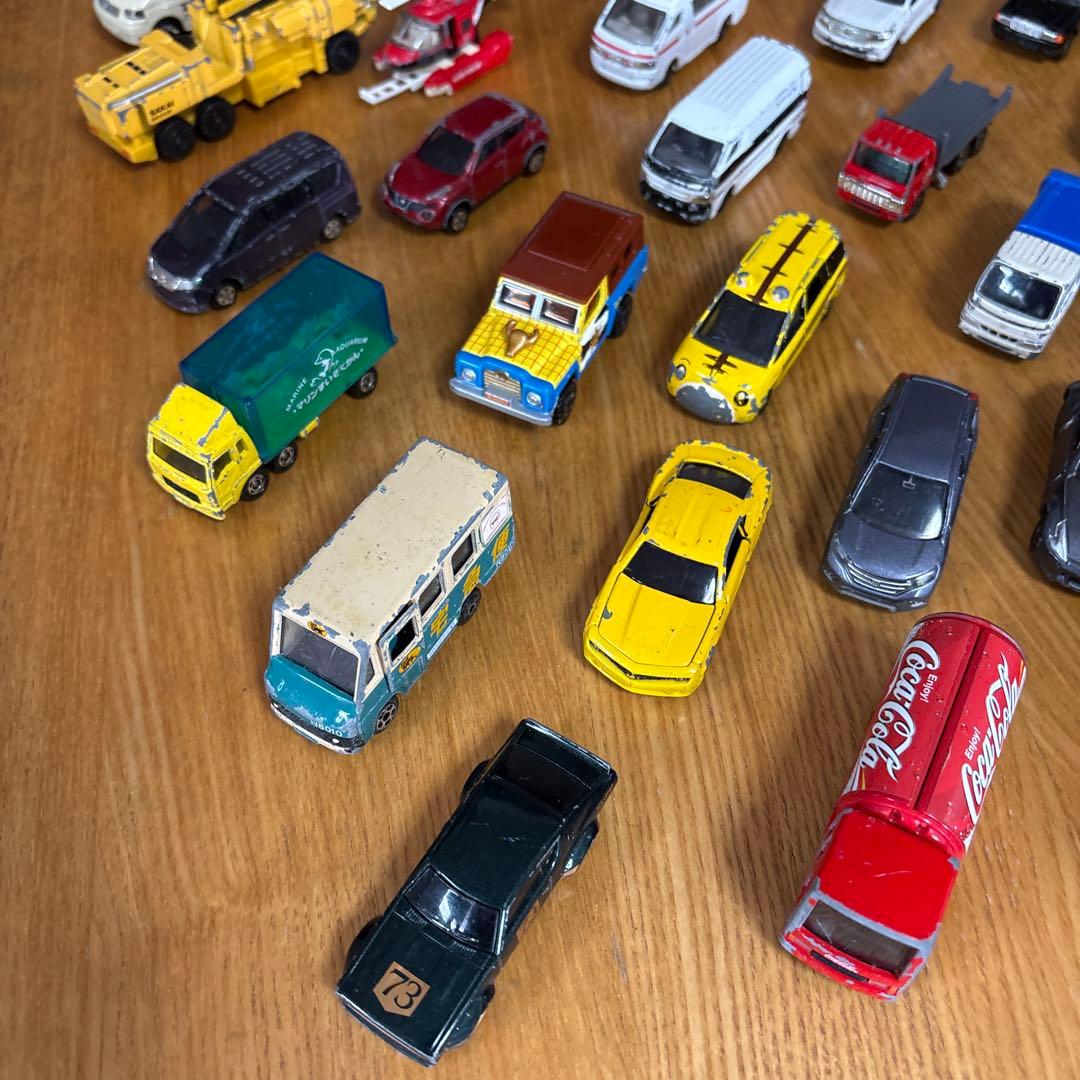 トミカ とミニカー多数と収納ケース70台