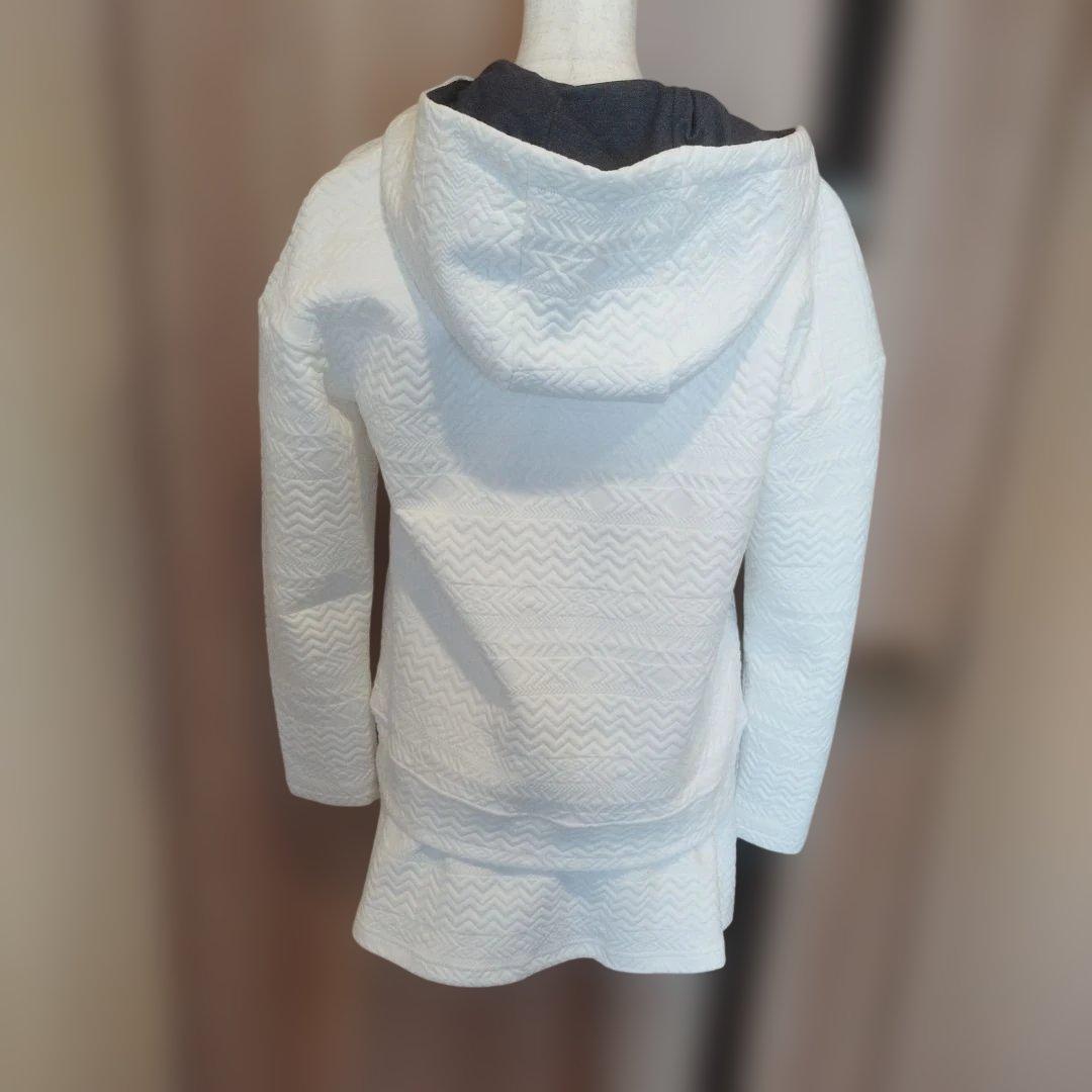 み*ん様 バボラ(Babolat)キルト風スウェットパーカーとスコート2点セット