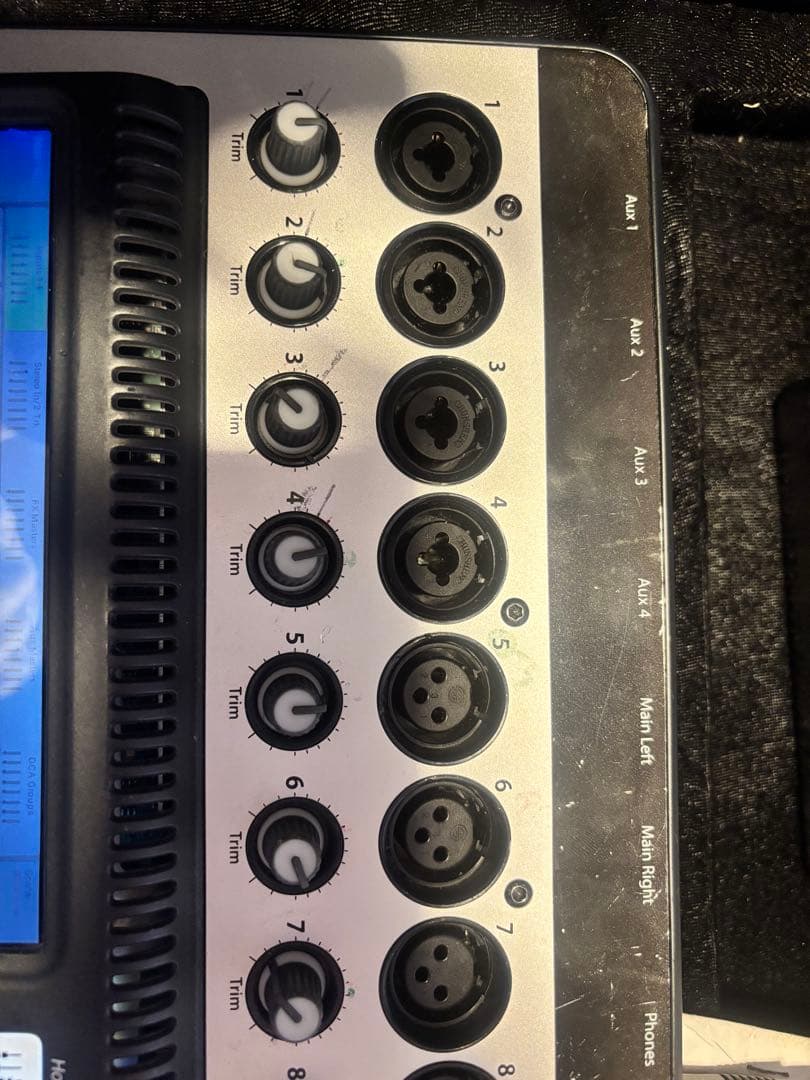 QSC TouchMix-8 デジタルミキサー