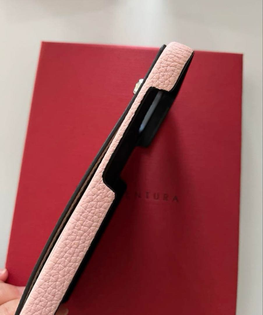 【新品未使用】iPhone 15 !完売商品!ハンドル付きバックカバーケースタイ