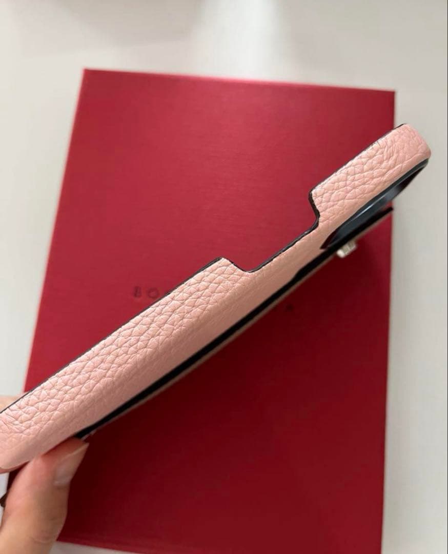 【新品未使用】iPhone 15 !完売商品!ハンドル付きバックカバーケースタイ