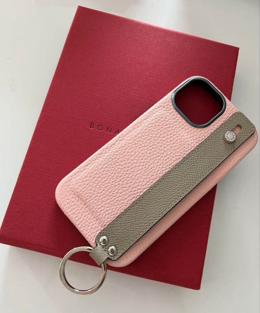 【新品未使用】iPhone 15 !完売商品!ハンドル付きバックカバーケースタイ