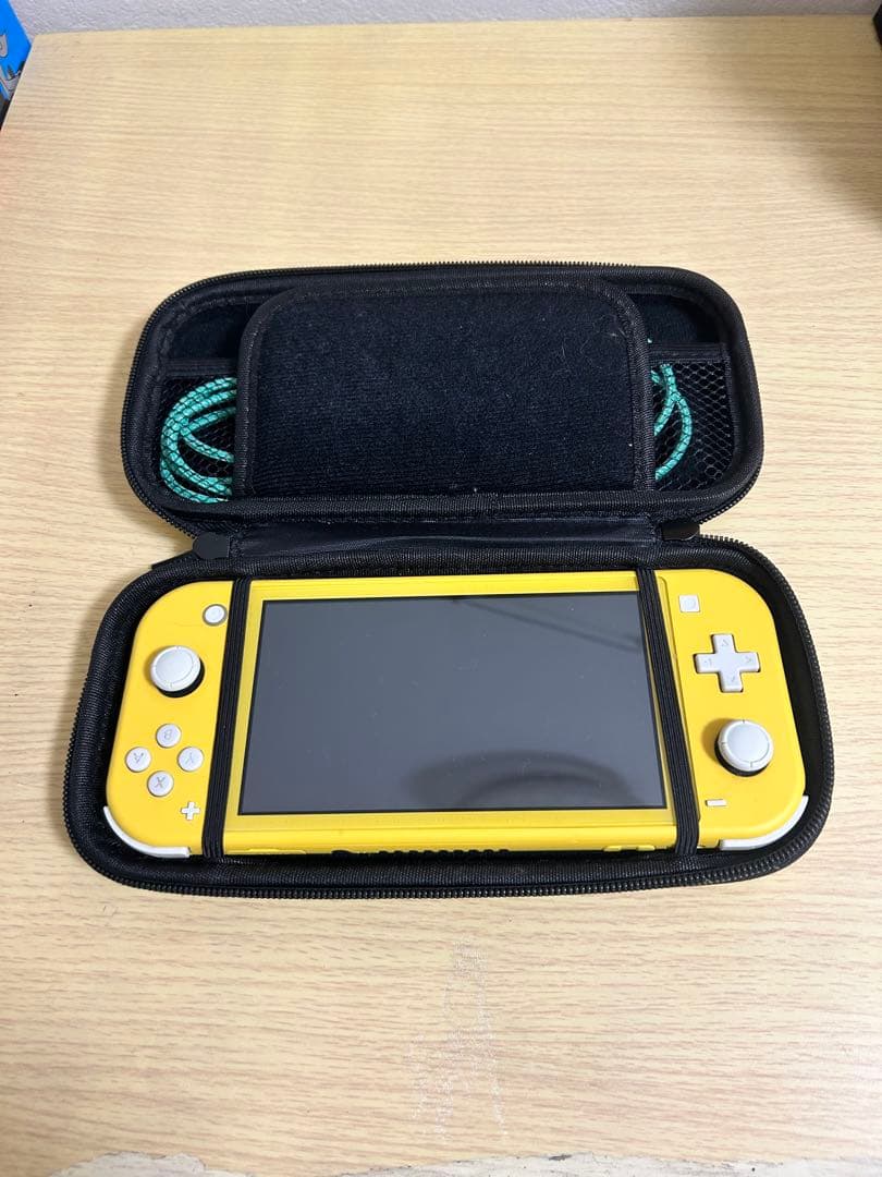 Nintendo Switch Lite イエロー ケース&充電器付き