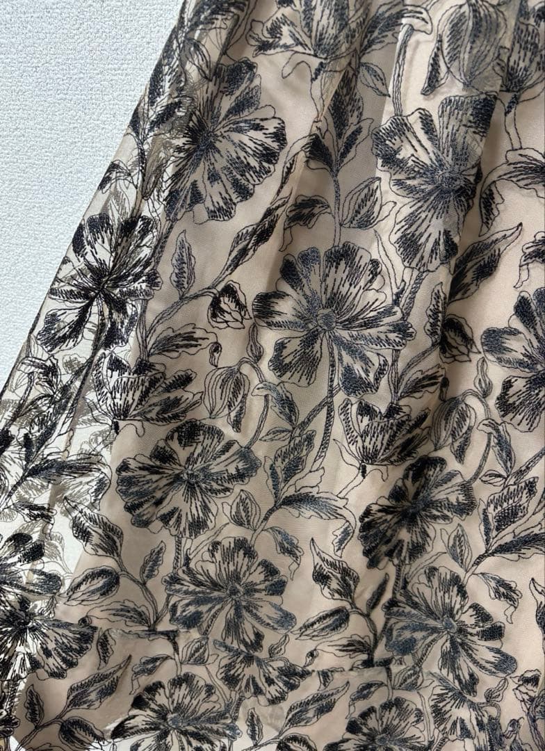 美品 レリアン ブールジュ ボタニカル柄シアースカート