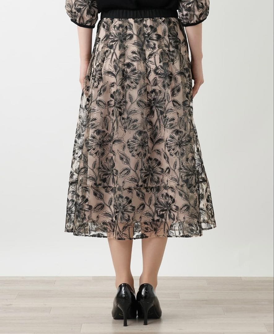 美品 レリアン ブールジュ ボタニカル柄シアースカート