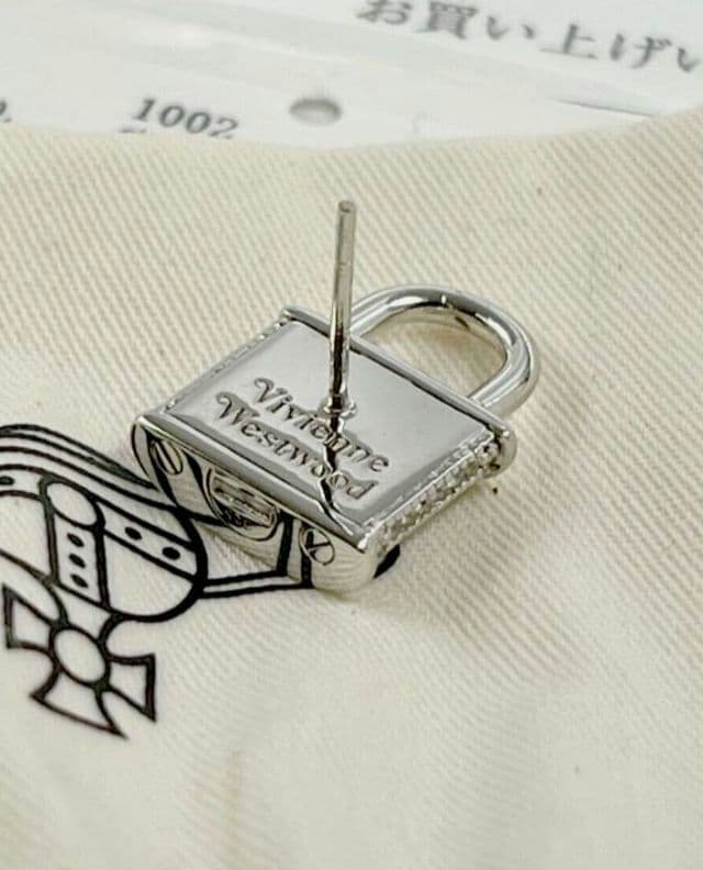 Vivienne Westwood 南京錠 シングルピアス SV925