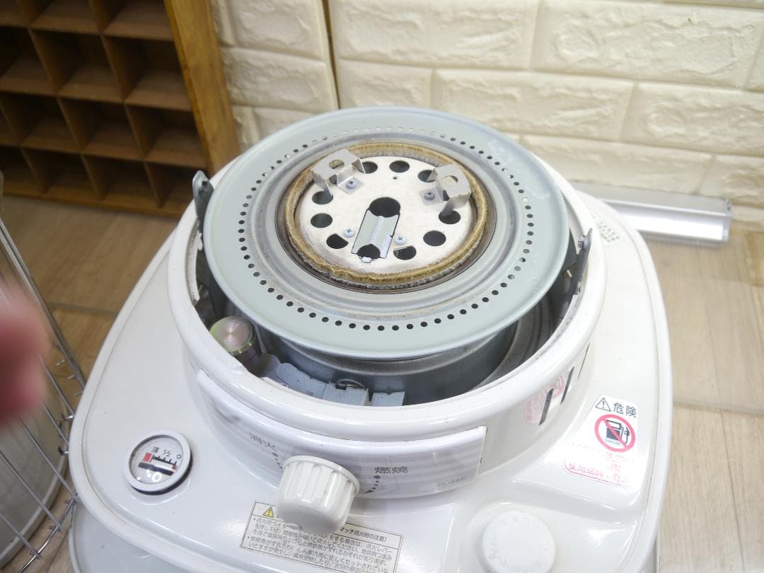 ◆送料無料◆2012年③◆コロナ　ホワイト 　石油ストーブ 　手動ダイヤル式