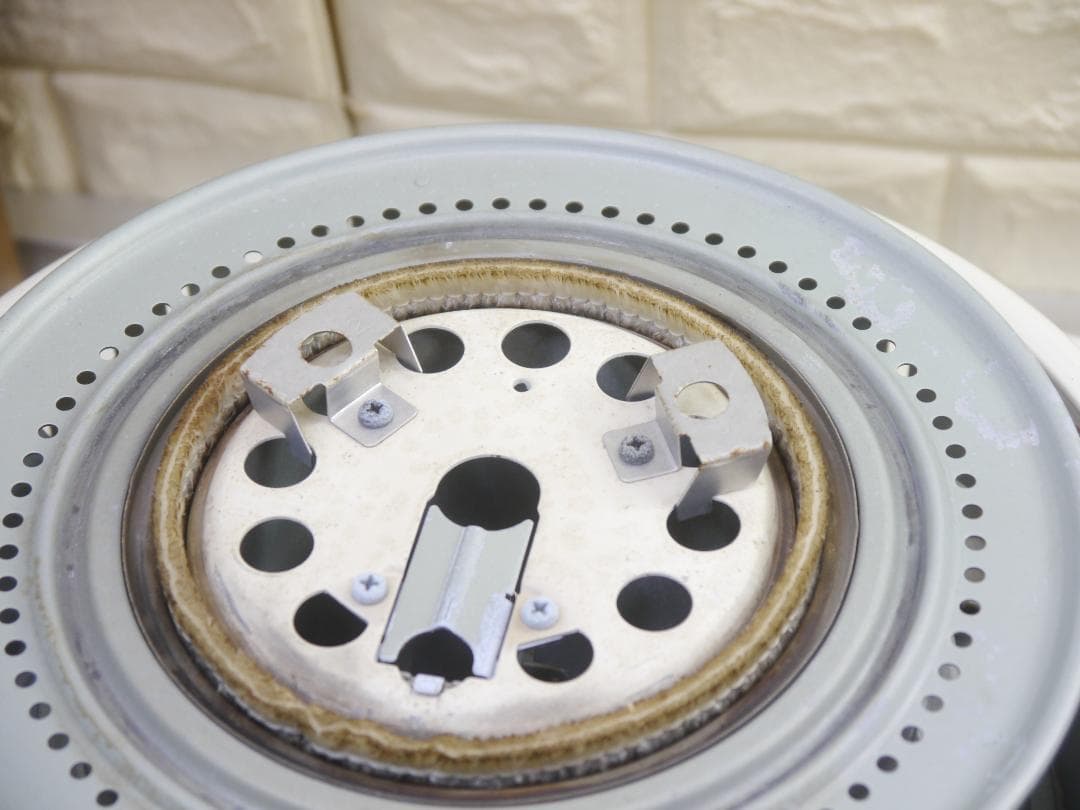 ◆送料無料◆2012年③◆コロナ　ホワイト 　石油ストーブ 　手動ダイヤル式