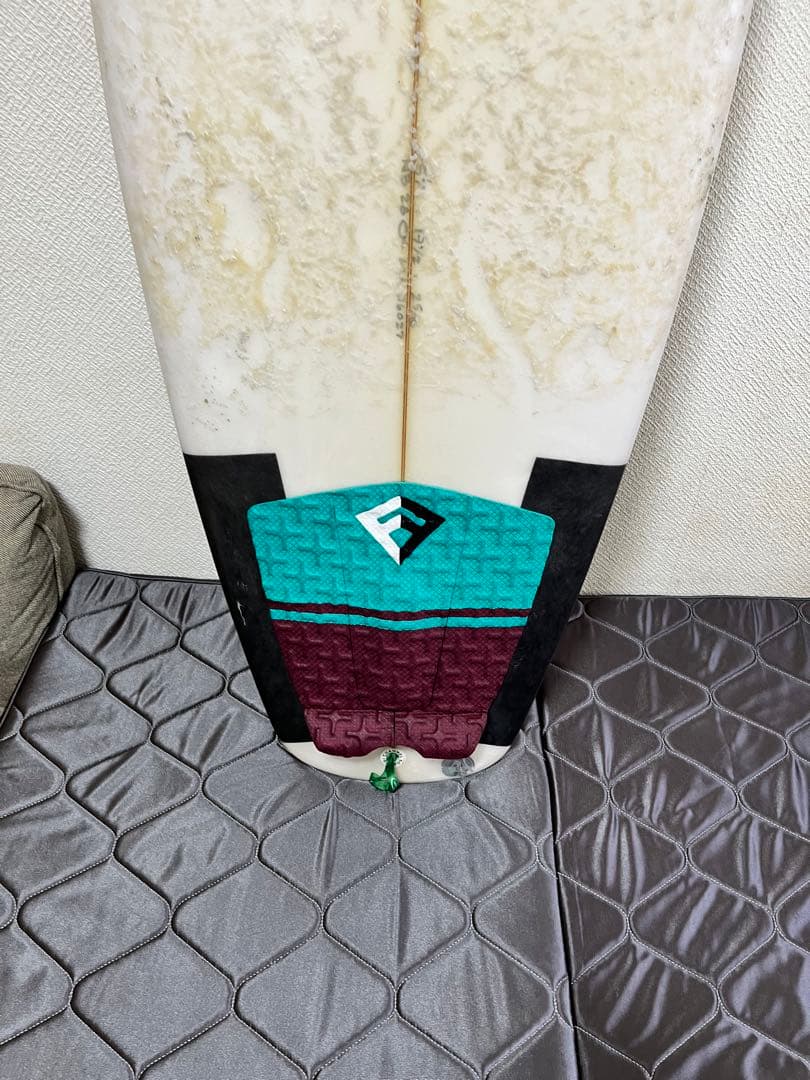 フィン付き　アルメリック　ネックベアード　 サーフボード 5.7ショートボード