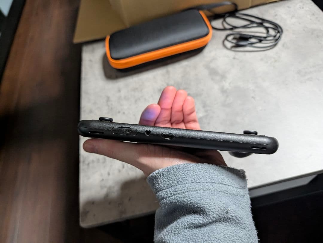 Retroid Pocket 4 Pro そしてキャリングケース