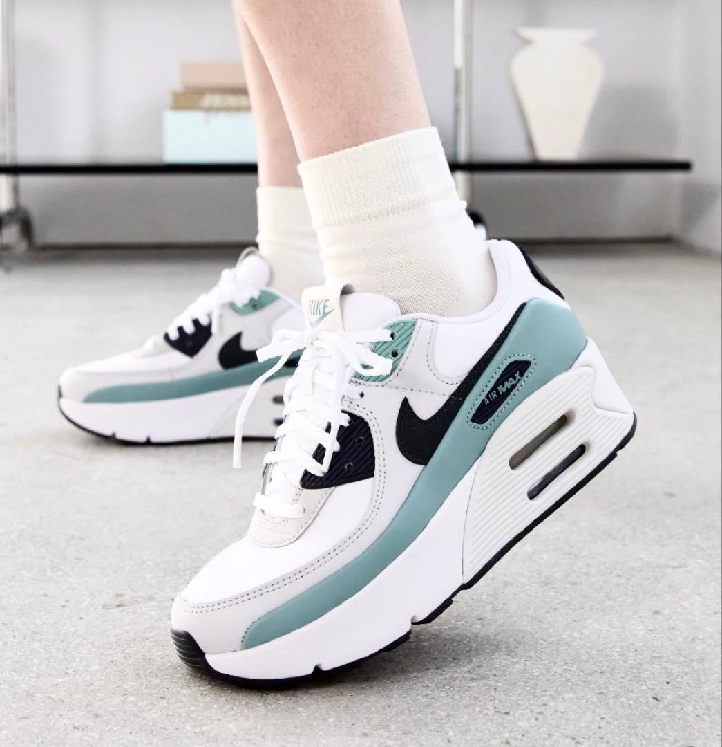 ■新品24.0cm■ナイキ エア マックス90 LV8 ホワイト/グリーン系厚底