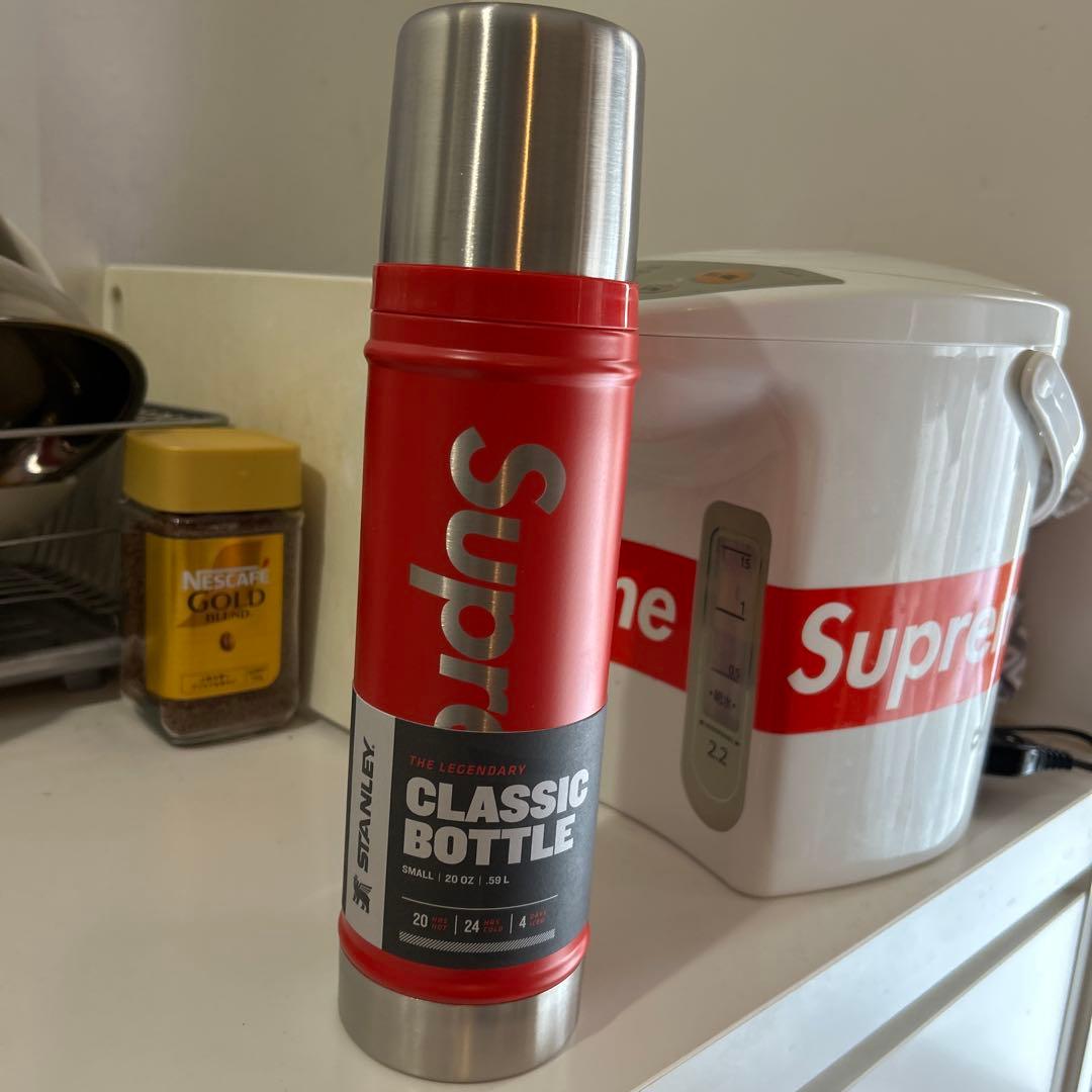 シュプリームSTANLEY CLASSIC BOTTLE 20OZ レッド