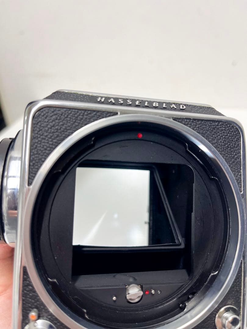 Hasselblad 503CX カメラボディとフィルムマガジンとストラップ