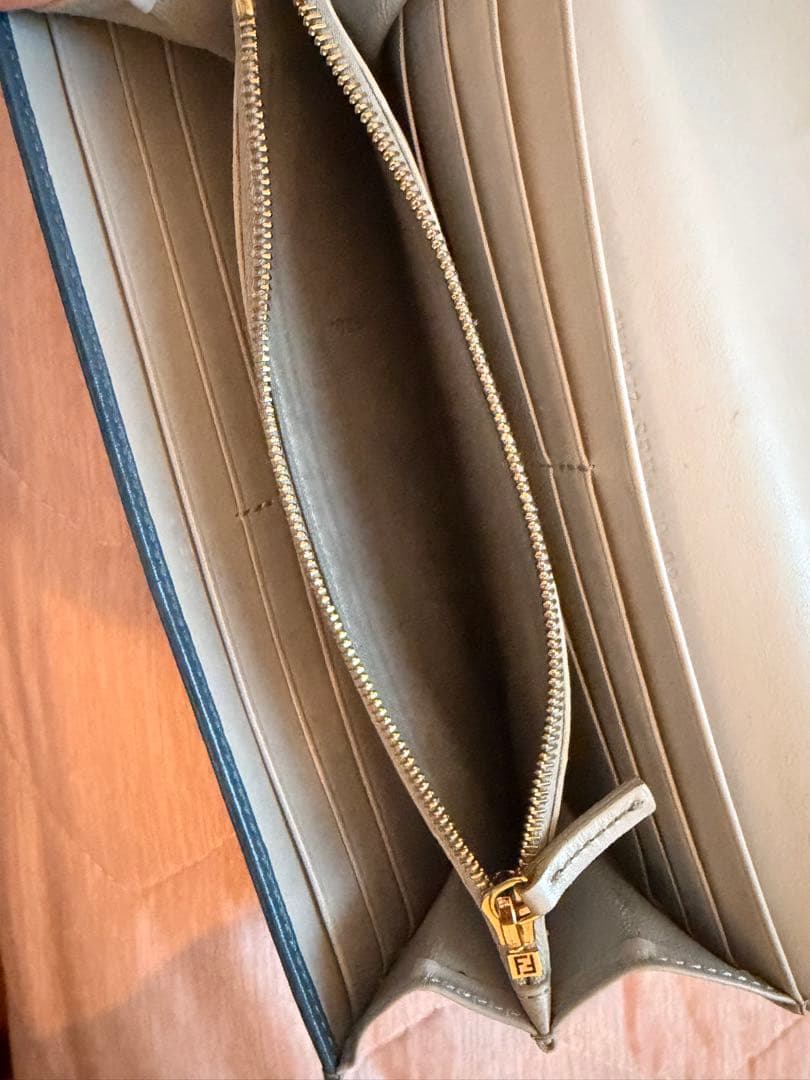 【正規品】FENDI 長財布 ピーカブー　青　箱あり