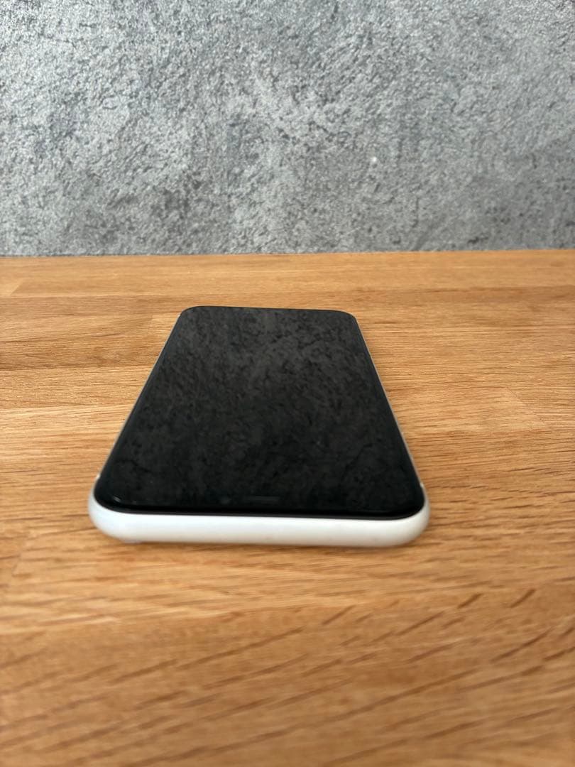 iPhone XR ホワイト　64GB docomo