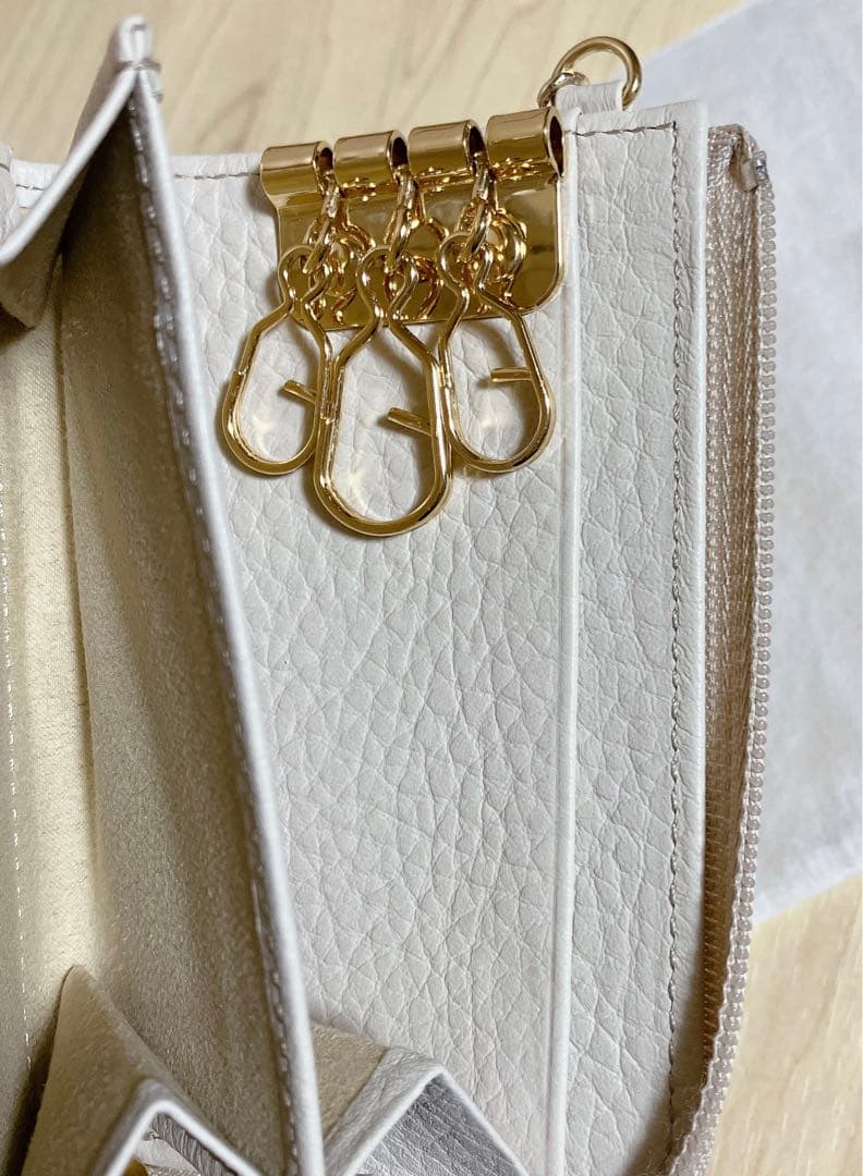 極美品‼️ATAO アタオ　ベル/キーケース+ミニ財布　アイビスホワイト　小銭入れ