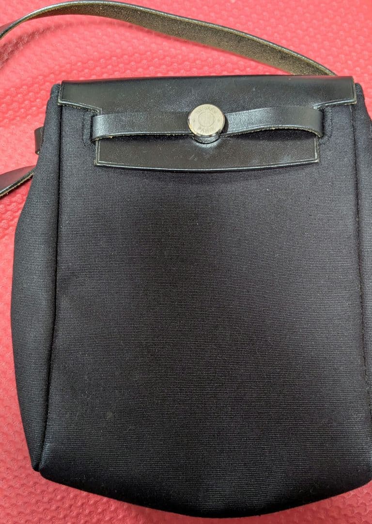 HERMÈS ブラック ショルダーバッグ