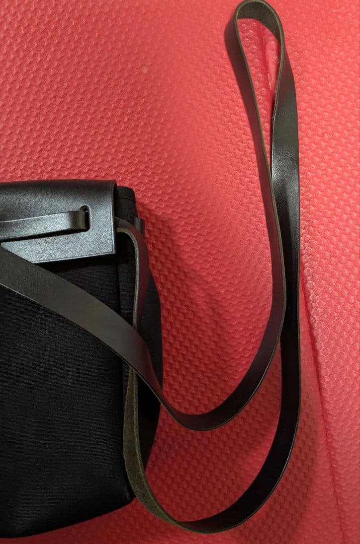 HERMÈS ブラック ショルダーバッグ