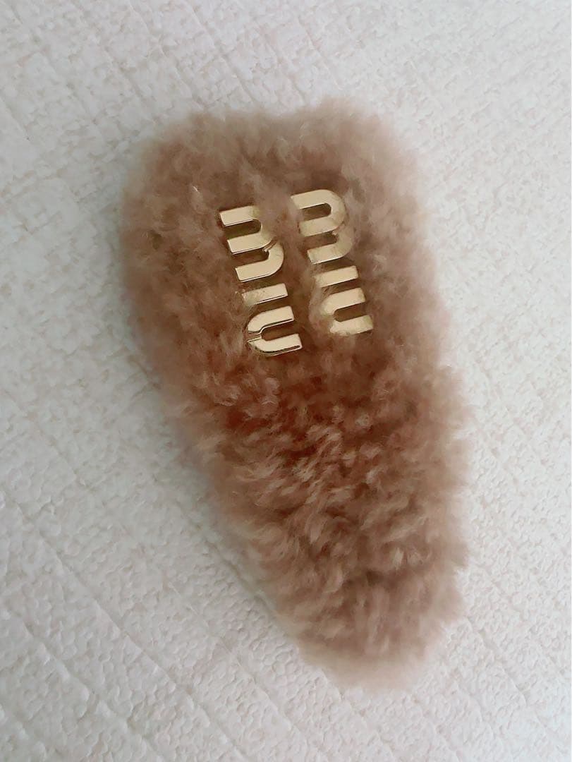 miu miu ミュウミュウ　シアリングヘアクリップ