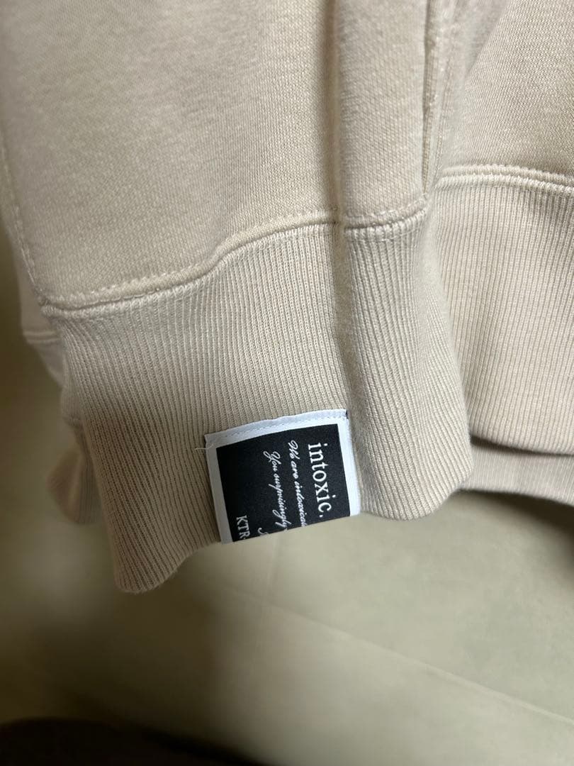 トーマスマグパイ　intoxic数量限定パーカー