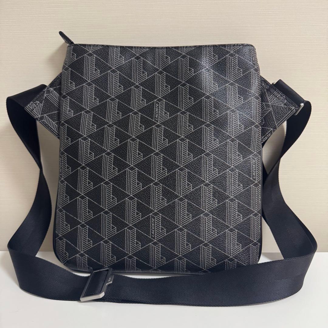 【美品】LACOSTEラコステ ショルダーバッグ モノグラム バーティカル